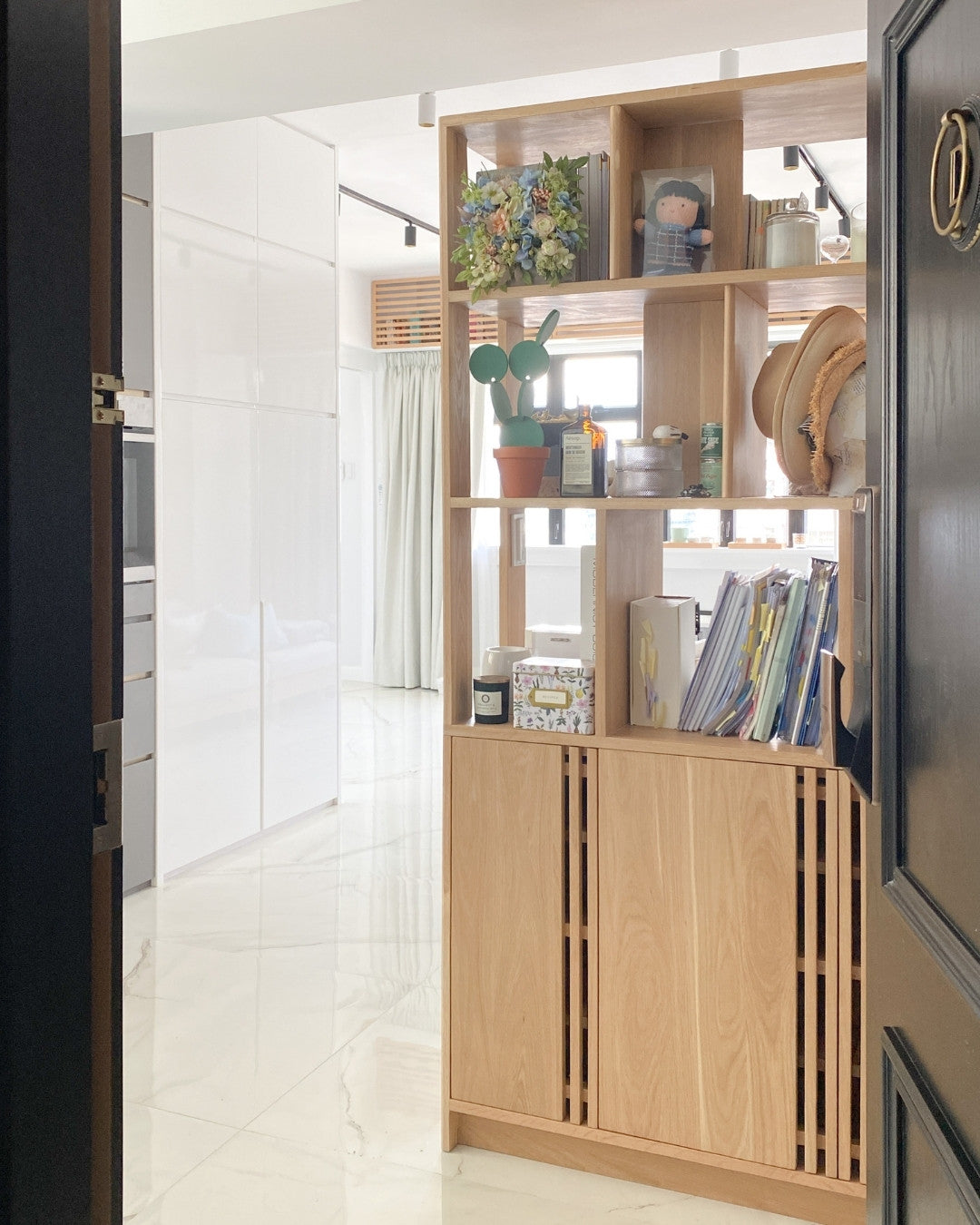 Astrea Entryway & Screen Cabinet